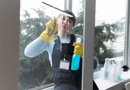 Nettoyage de vitres intérieures et extérieures aux Hermaux